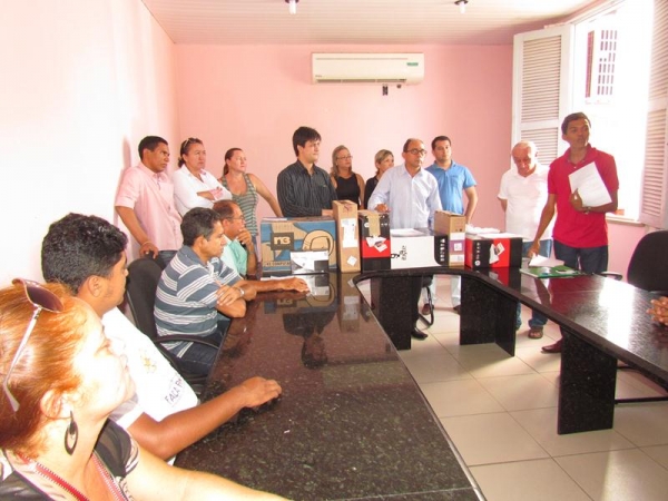 Prefeitura de Barras entrega veículo e novos equipamentos para o Conselho Tutelar - Imagem 12