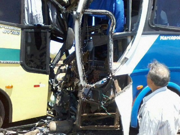 Grave acidente envolvendo dois ônibus na BR-020 - Imagem 4