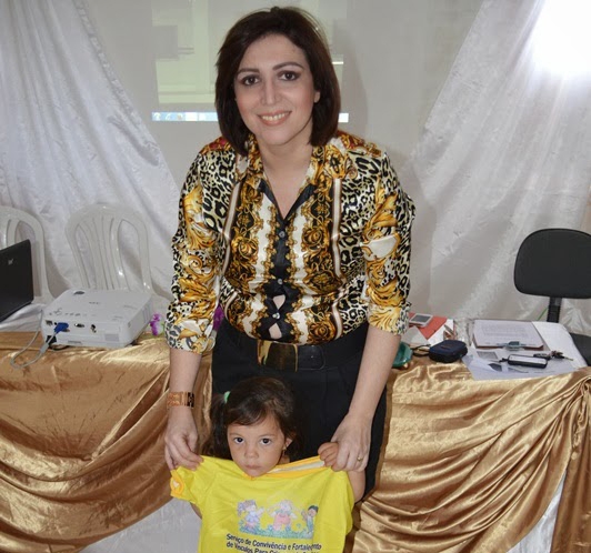 Prefeita Mocinha entrega fardamento para crianças e adolescentes do município - Imagem 11