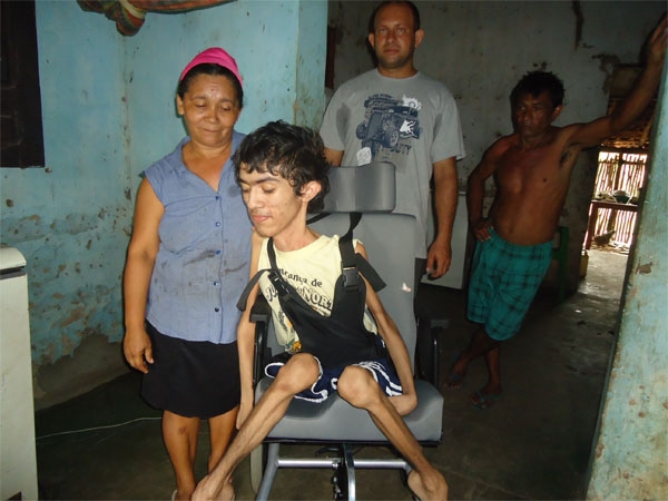 Prefeitura de Caxingó atende solicitação e entrega cadeira de rodas - Imagem 4