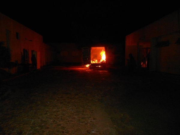 Ambulância pega fogo após dois dias no estacionamento - Imagem 7