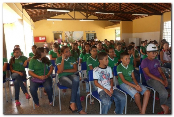 CREAS desenvolve Projeto CREAS : Protagonismo Juvenil Combate as Drogas na Unidade Escolar Manoel F. B. de Macedo - Imagem 7