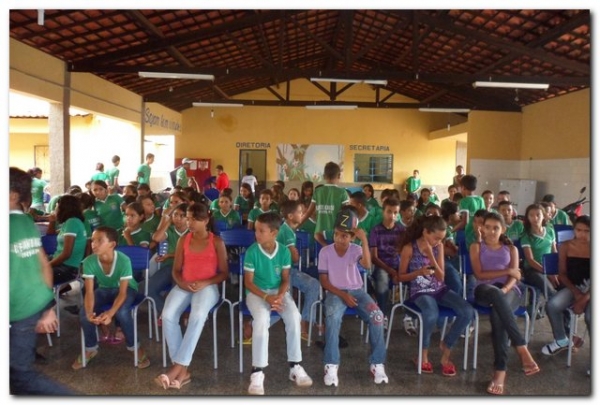 CREAS desenvolve Projeto CREAS : Protagonismo Juvenil Combate as Drogas na Unidade Escolar Manoel F. B. de Macedo - Imagem 3