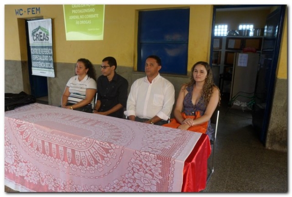 CREAS desenvolve Projeto CREAS : Protagonismo Juvenil Combate as Drogas na Unidade Escolar Manoel F. B. de Macedo - Imagem 2