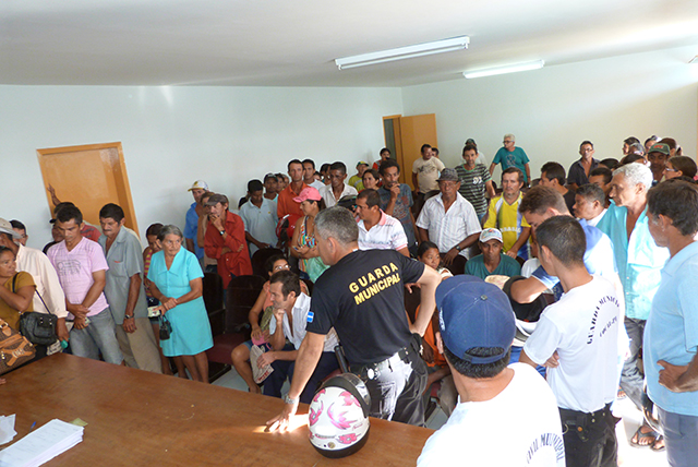 Prefeitura de Cocal entrega duas toneladas de sementes de feijão e milho para agricultores