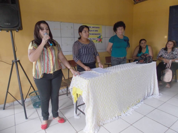 Reunião com pais da U.E. Adelaide Magalhães. - Imagem 1
