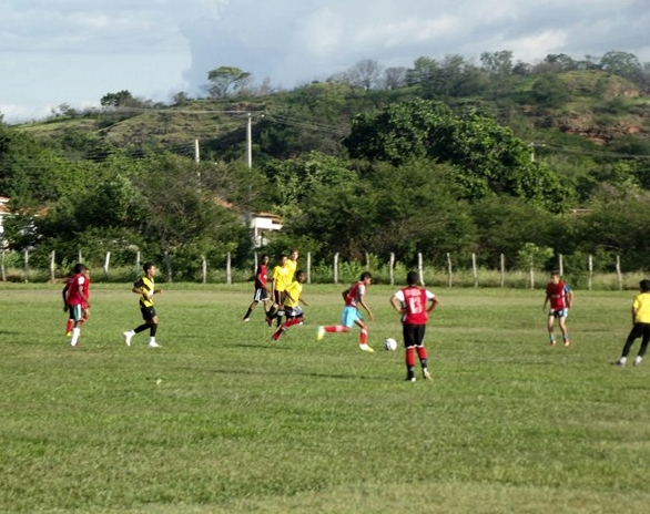 Prefeitura de Oeiras faz parceria com Escolinha de Futebol 