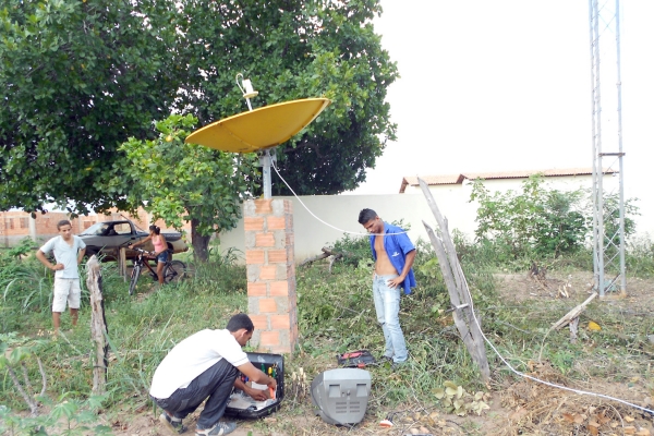 Prefeita de Currais Claudia lobo colocou sinal da TV Meio Norte em Para Batins - Imagem 3