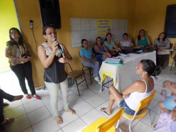 Reunião com pais da U.E. Adelaide Magalhães. - Imagem 5