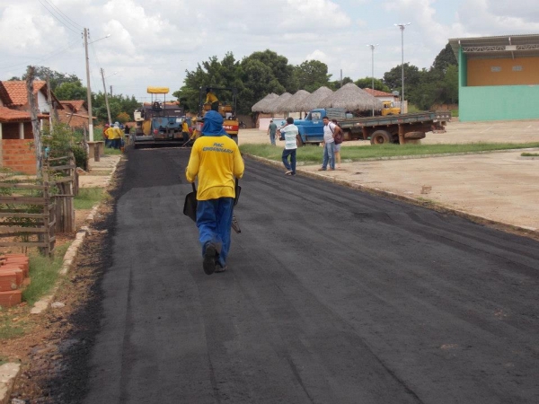 Rua da Praça de Eventos começa a receber asfalto. - Imagem 4