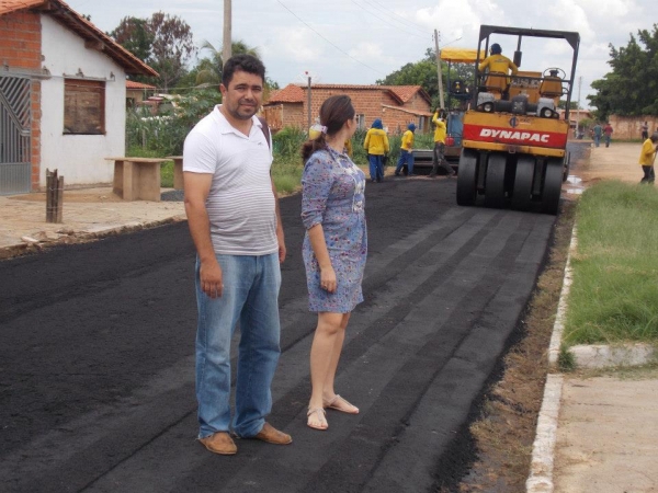 Rua da Praça de Eventos começa a receber asfalto. - Imagem 6