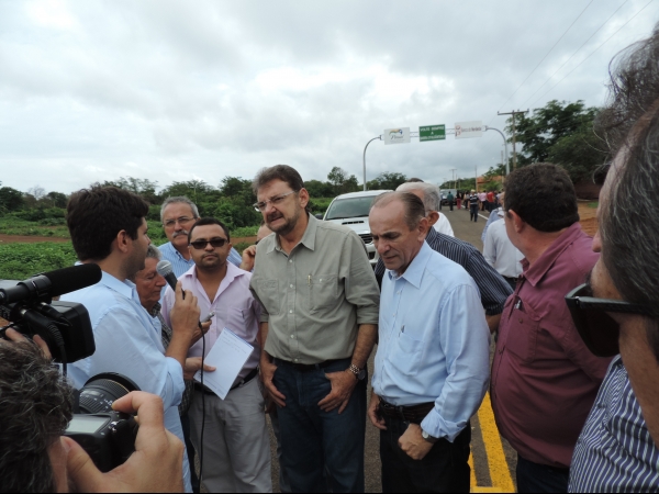 Governador Wilson Martins Inaugura obras de seu governo em Barra D“Alcântara  - Imagem 2