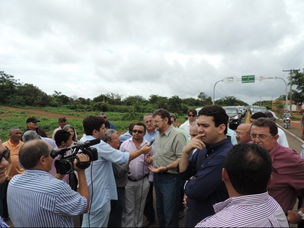 Governador Wilson Martins Inaugura obras de seu governo em Barra D“Alcântara  - Imagem 3
