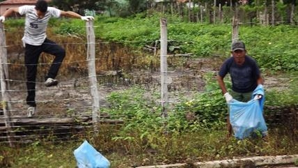 Campanha de combate à dengue em São João do Arraial segue com mutirão recolhendo lixo de ruas e quintais  - Imagem 7