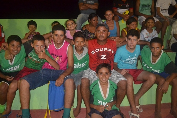 Prefeito entrega quadra e anuncia poliesportivo e U.B.S  - Imagem 2