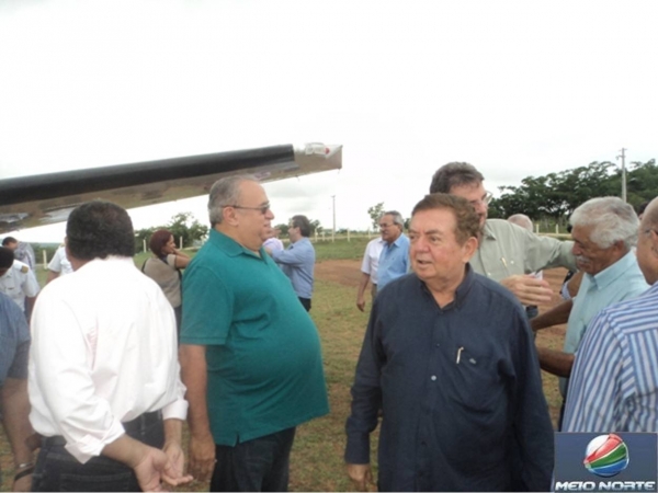 Governador Wilson Martins e sua comitiva desembarcaram em Valença na manhã desta sexta-feira - Imagem 7