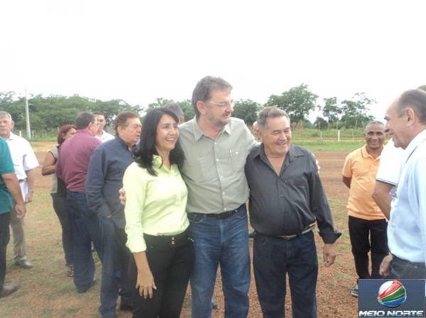 Governador Wilson Martins e sua comitiva desembarcaram em Valença na manhã desta sexta-feira - Imagem 3