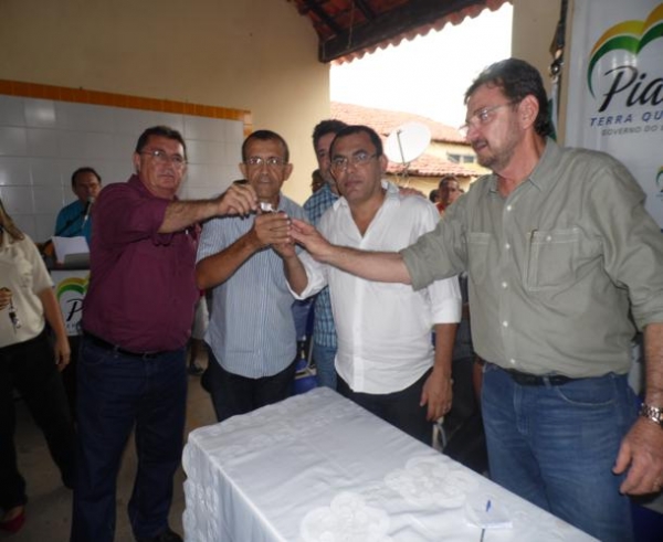 Wilson Martins inaugura obras e é recebido por lideranças políticas  - Imagem 12