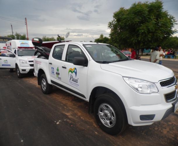 Wilson Martins inaugura obras e é recebido por lideranças políticas  - Imagem 1