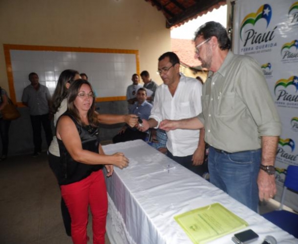 Wilson Martins inaugura obras e é recebido por lideranças políticas  - Imagem 11