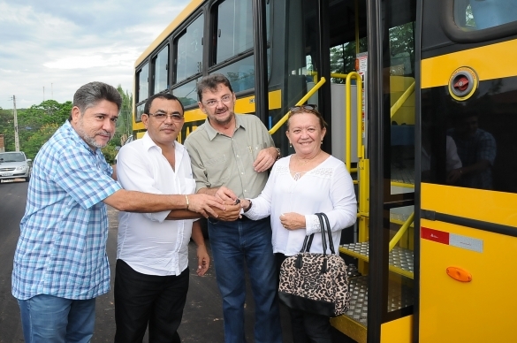 Wilson Martins inaugura obras e é recebido por lideranças políticas  - Imagem 21