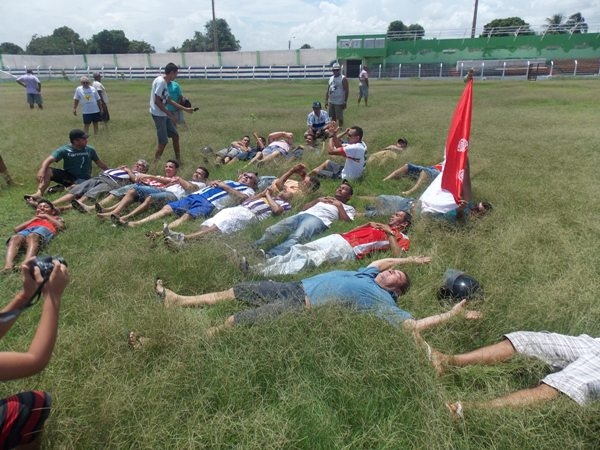 Desportistas fizeram manifestação em favor da reforma do estádio - Imagem 3