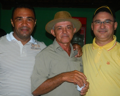 Empresário Paulo Gomes promoveu festa para autoridades políticas e populares em Mocambinho - Imagem 22