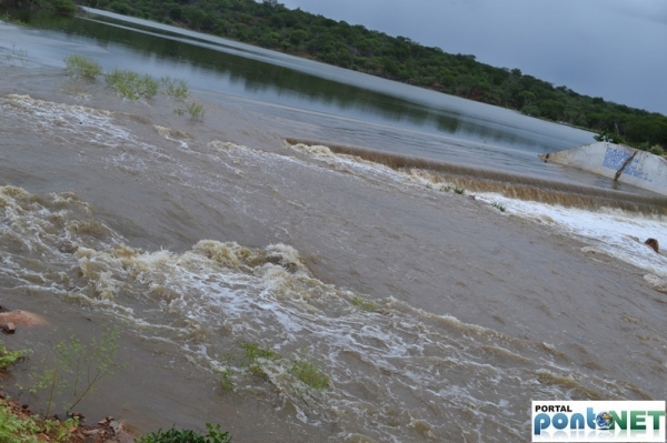 MASSAPÊ: Barragem de Caraíbas transborda e garante o abastecimento da cidade - Imagem 5