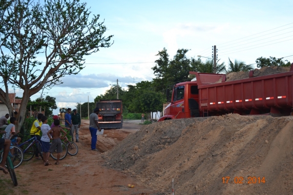 A obra de asfaltamento da PI 331 começa a receber aterro. - Imagem 53