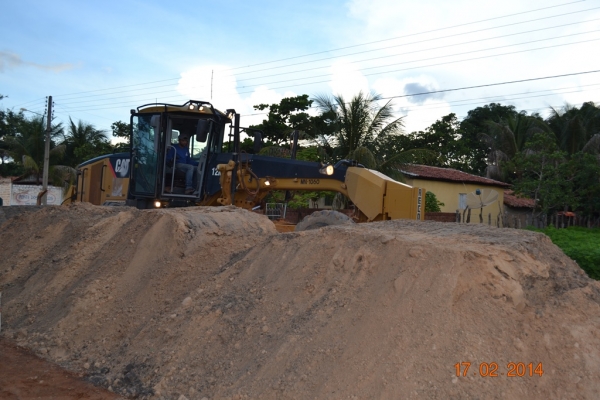 A obra de asfaltamento da PI 331 começa a receber aterro. - Imagem 50