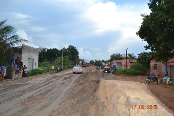 A obra de asfaltamento da PI 331 começa a receber aterro. - Imagem 28
