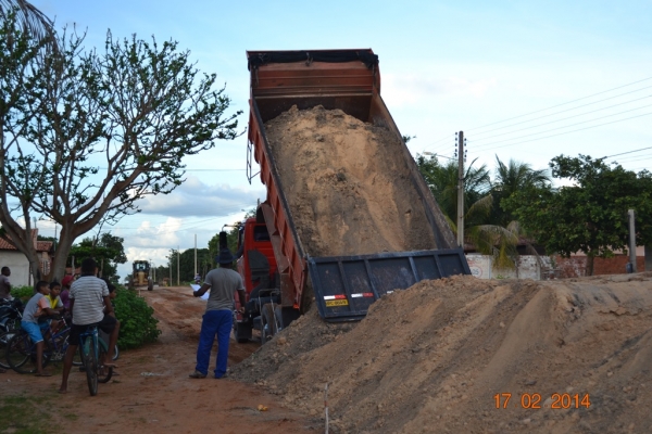 A obra de asfaltamento da PI 331 começa a receber aterro. - Imagem 54