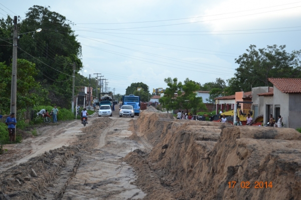 A obra de asfaltamento da PI 331 começa a receber aterro. - Imagem 43