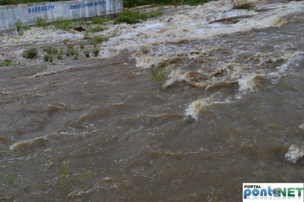 MASSAPÊ: Barragem de Caraíbas transborda e garante o abastecimento da cidade - Imagem 4