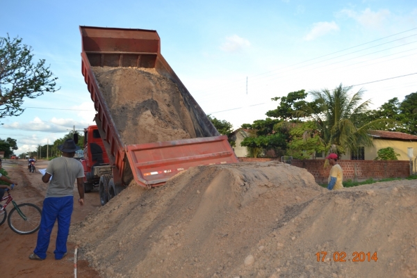 A obra de asfaltamento da PI 331 começa a receber aterro. - Imagem 60