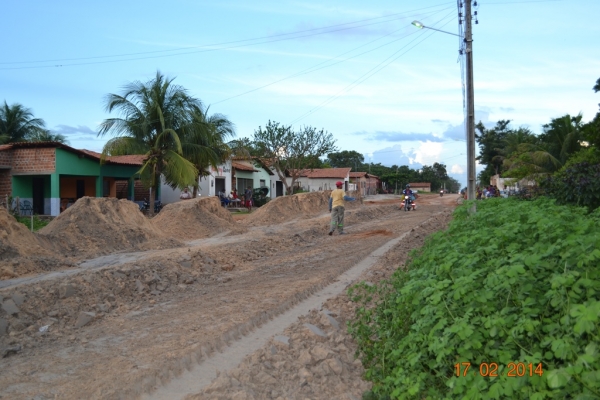 A obra de asfaltamento da PI 331 começa a receber aterro. - Imagem 40