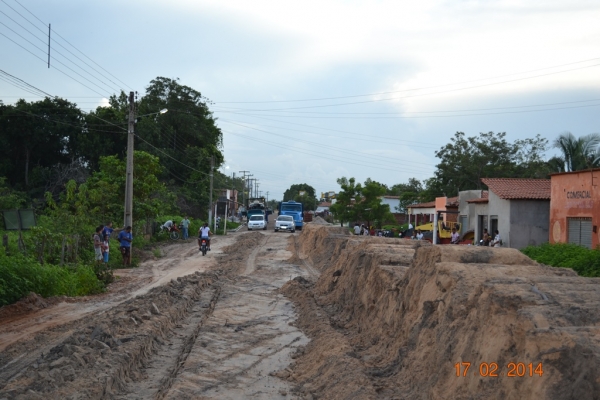 A obra de asfaltamento da PI 331 começa a receber aterro. - Imagem 44