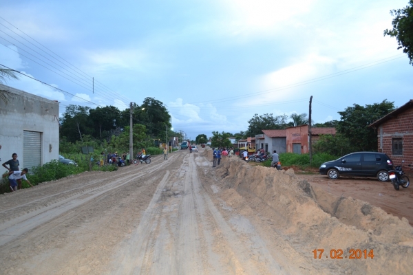 A obra de asfaltamento da PI 331 começa a receber aterro. - Imagem 15