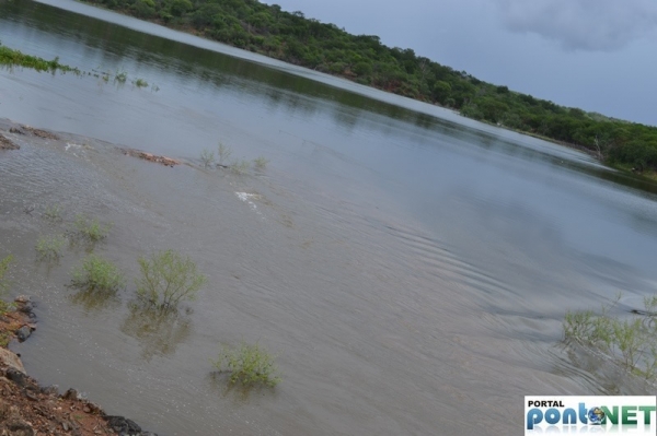 MASSAPÊ: Barragem de Caraíbas transborda e garante o abastecimento da cidade - Imagem 9