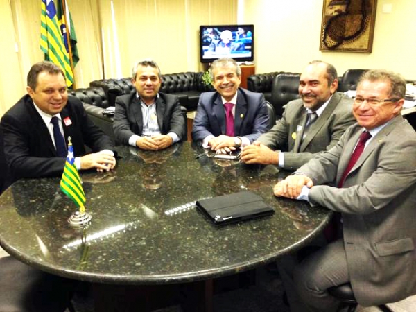 Prefeito vai à Brasília em busca de recursos para construção de balneário - Imagem 1