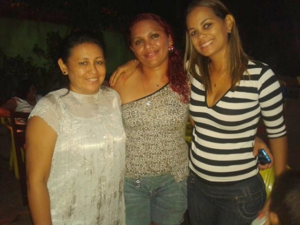 Marcela Urias comemora aniversário entre amigos e familiares. - Imagem 10