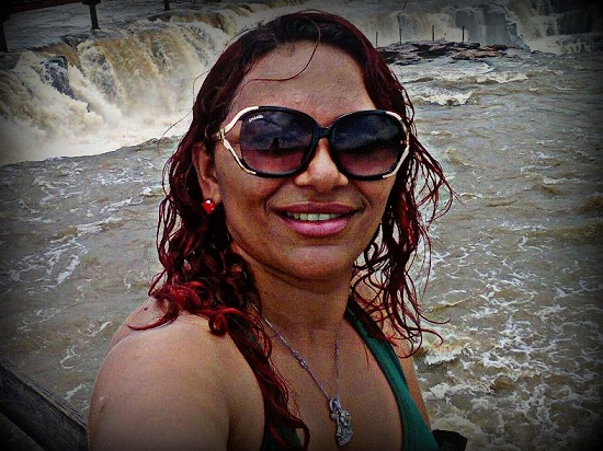 Marcela Urias comemora aniversário entre amigos e familiares.