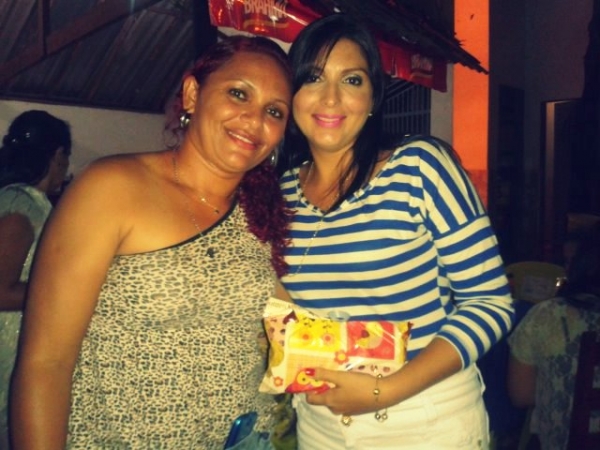 Marcela Urias comemora aniversário entre amigos e familiares. - Imagem 6