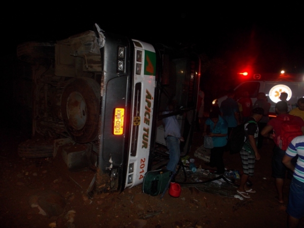 Ônibus vira em curva na PI 245 entre Isaias Coelho e Simplicio Mendes próximo a ponte do Rio Canindé. - Imagem 1