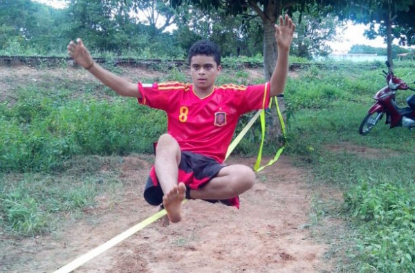 Galera Teen brasileirense treinando com eficiência o Slickline - Imagem 6