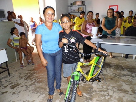 Prefeito Airton Veloso e secretária municipal de Educação, fazem entrega de bicicletas do programa pedala Piauí - Imagem 14