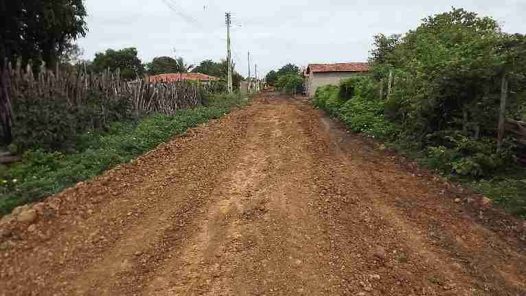 Prefeitura realiza empiçarramento de ruas periféricas de São João do Arraial 