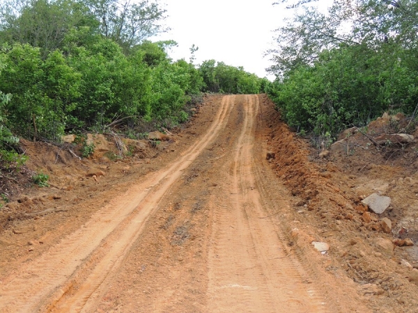 Prefeitura conclui outro trecho de estrada ligando as comunidades Lapa e Pedra Ume - Imagem 2