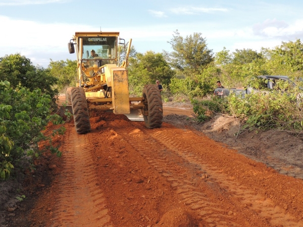 Prefeitura conclui outro trecho de estrada ligando as comunidades Lapa e Pedra Ume - Imagem 7