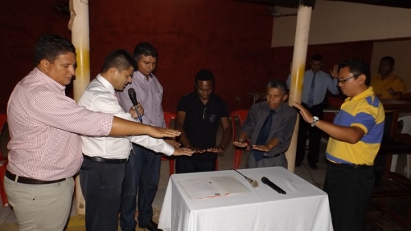 Prefeito assina lei que cria o dia do evangélico - Imagem 6